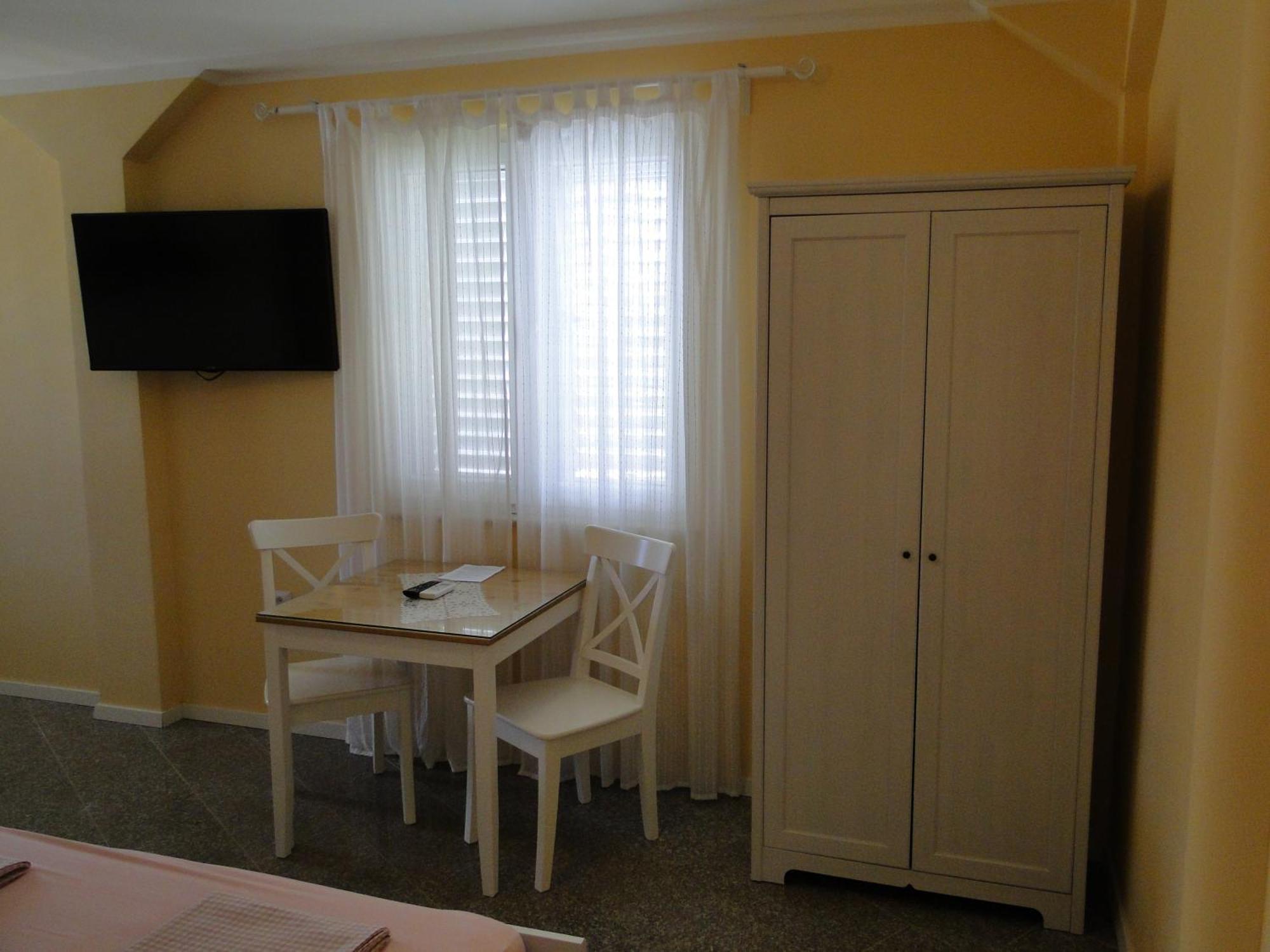 Apartments Villa Ela Umag Oda fotoğraf